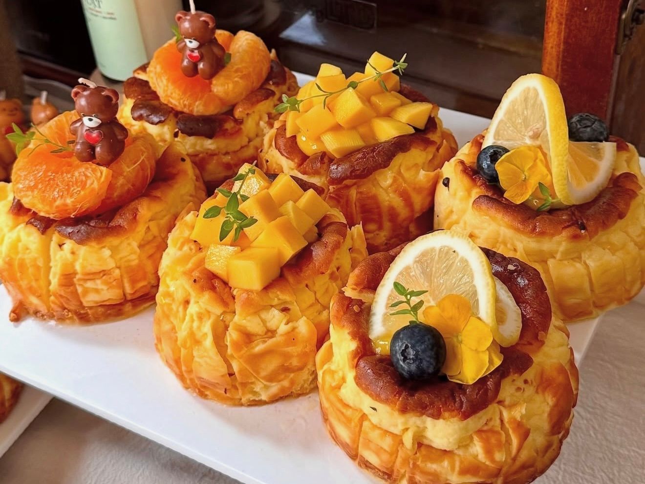 Bánh phô mai cháy Sẻ's Bakery với lớp mặt cháy vàng đặc trưng